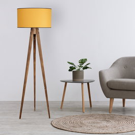 Opviq Lámpara de Pie Tripod con Pantalla de Tela Mostaza y Cuerpo de Madera